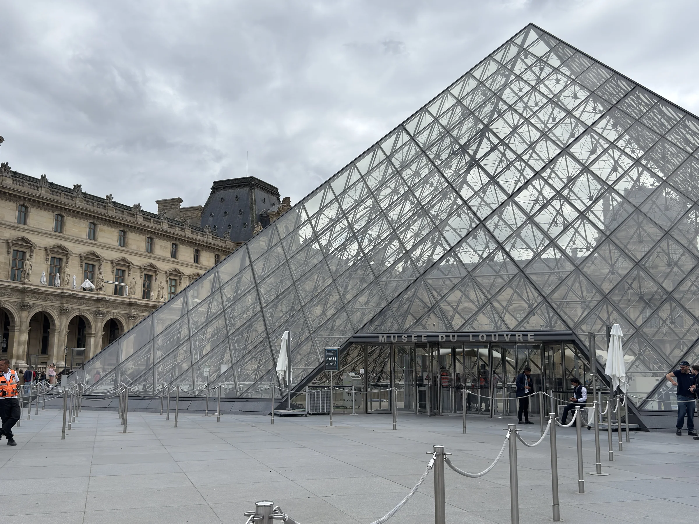 Louvre-Pyramide